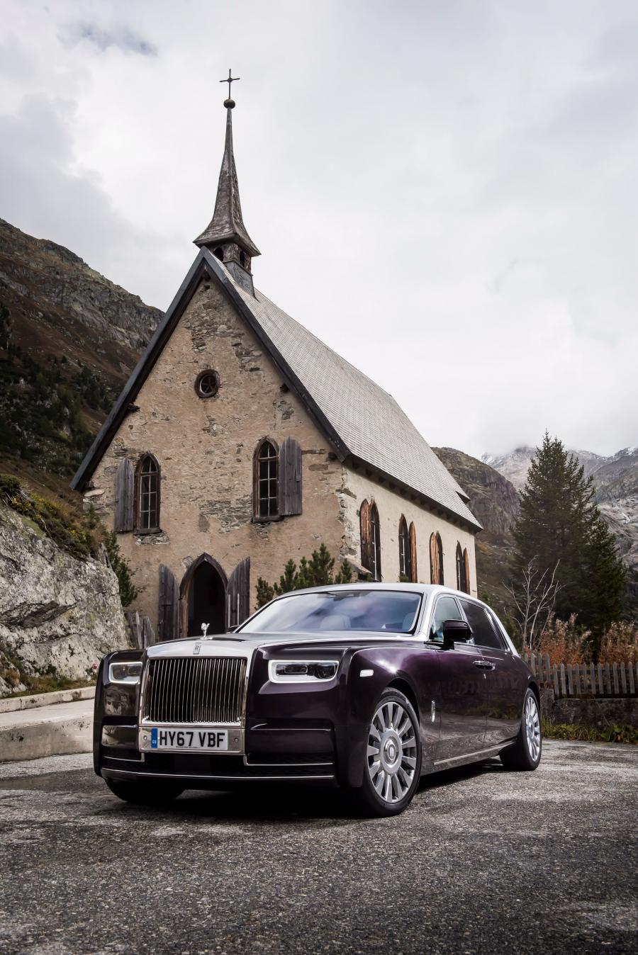  Rolls-Royce Phantom EWB 2017 года  (UK) (фото 3 из 40)